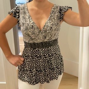 Black and white patterned cap sleeve top